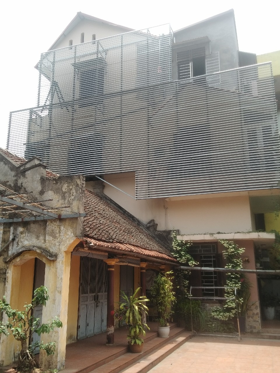 Lam nhôm chắn nắng tại Quảng Ninh