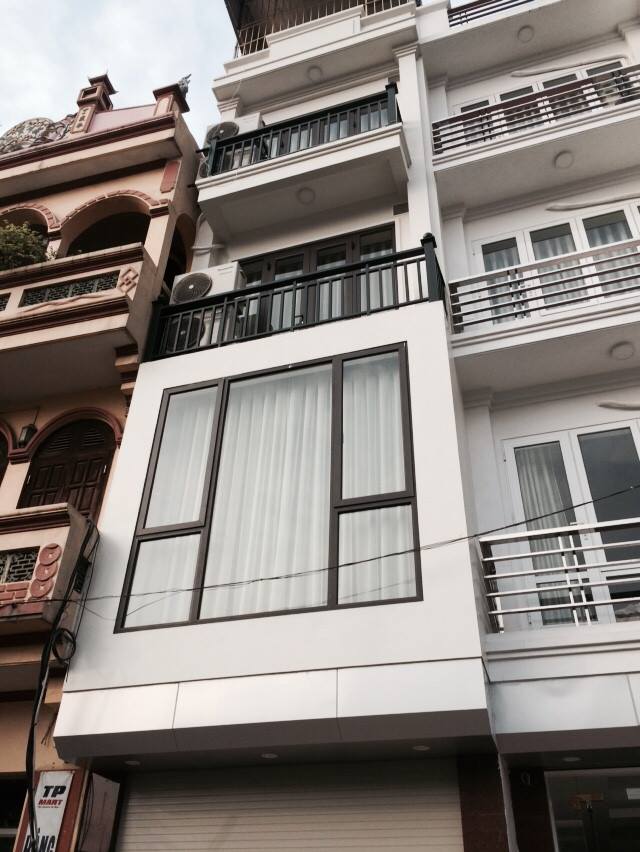 Lắp cửa lưới chống muỗi dạng xếp 2 cánh nhà chị Giang