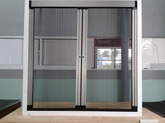 Thợ lắp đặt cửa lưới chống muỗi tại Hải Phòng