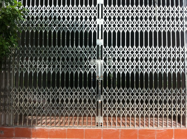 Báo giá làm của xếp inox tại Hải Phòng mới nhất