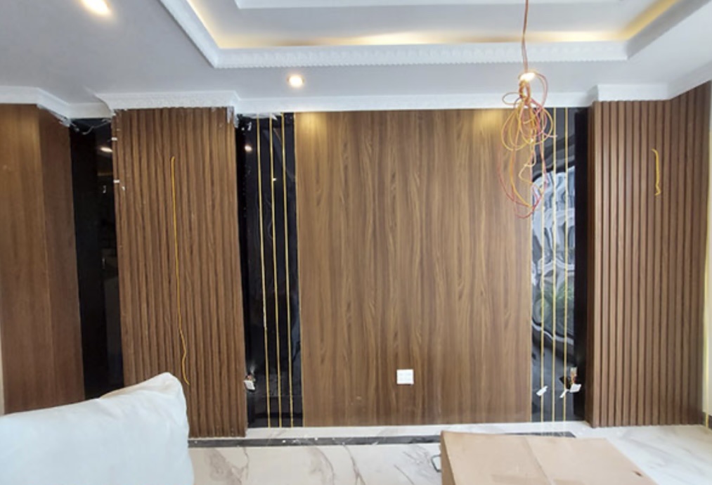 vách tivi nhựa vân gỗ hải phòng