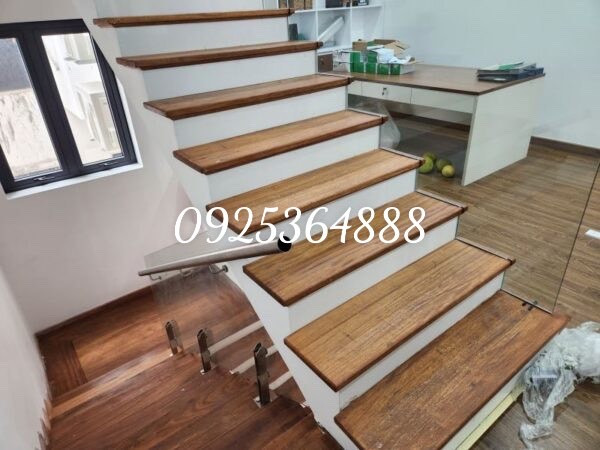 BẬC CẦU THANG NHỰA GIẢ GỖ