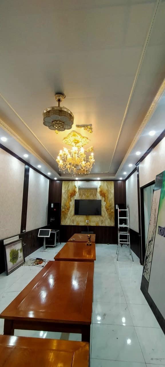 Vách tivi vân đá đối sứng tại hải phòng
